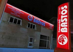 Comercial-Bastos-rotulo-y-totem-luminoso